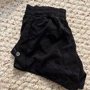 Size 4 camo lulu shorts